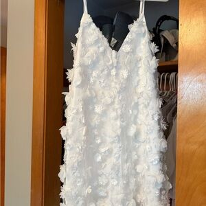 Storia 3D White Floral Mini Shift Dress